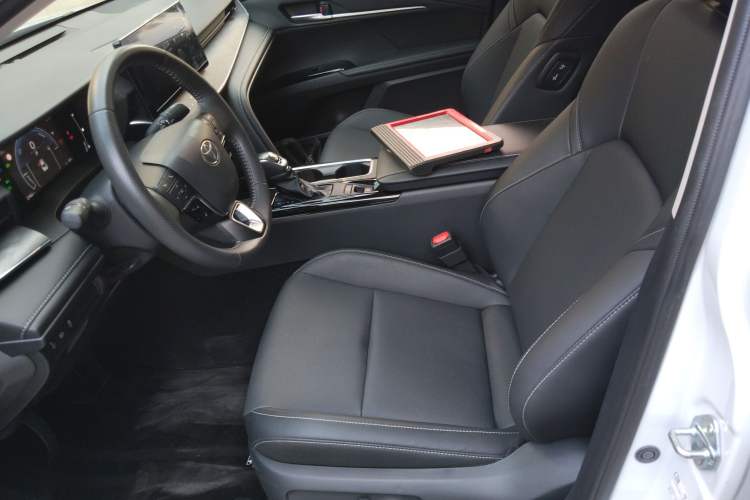 Used Toyota Camry 2024 Dual-Motor 2.0 HGVP Luxury Edition
