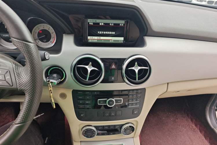 Used Mercedes-Benz GLK-Class 2013 GLK 300 4MATIC Dynamic Sunroof Model