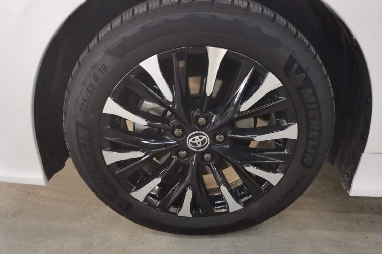 Used Toyota Alphard 2024 Dual-Engine 2.5L Deluxe Edition
