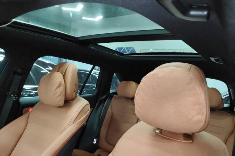 Used Mercedes-Benz GLC 2024 Facelifted GLC 260 L 4MATIC Luxury Version 5 Seats
