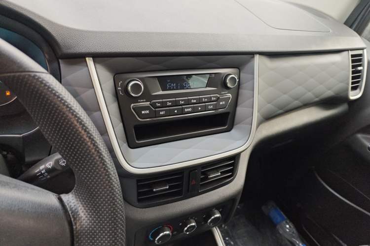 Used Jinbei Gold Hiace M Classic 2024 1.5L Engineering Lion Passenger Van 7 Seats