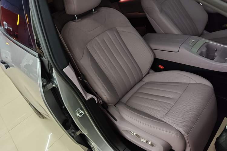 Used ONVO L60 2024 60 kWh Rear-Drive Version
