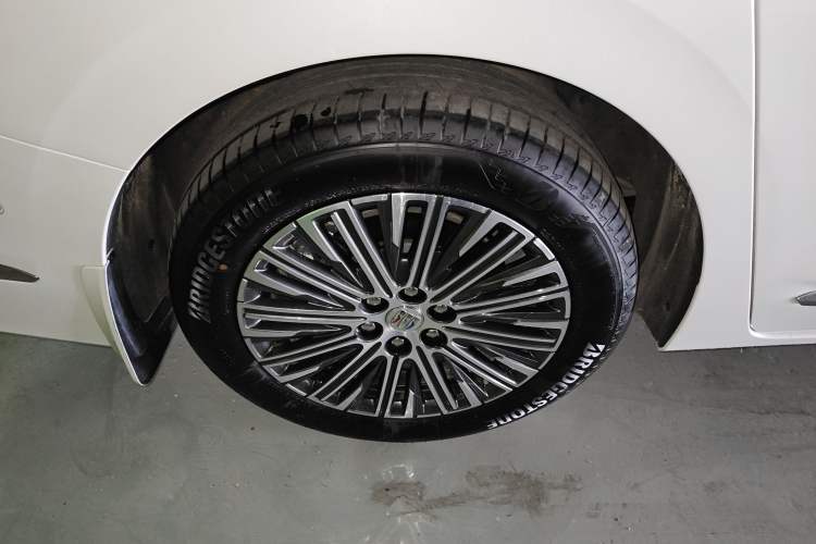 Used Buick GL8 New Energy 2024 Lu Zun Luxury Edition 6-Seater
