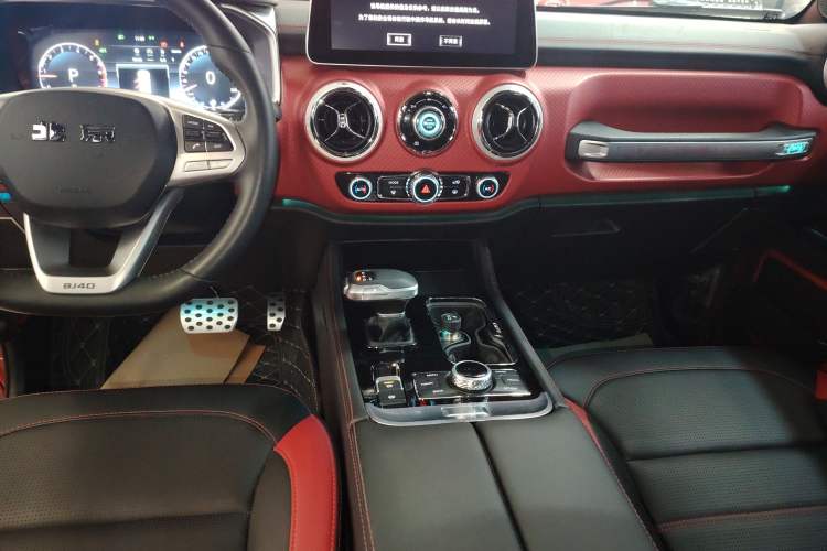 Used  BJ40 2020 2.0T Automatic Four-Wheel Drive Urban Hunter Edition Chivalrous Type
