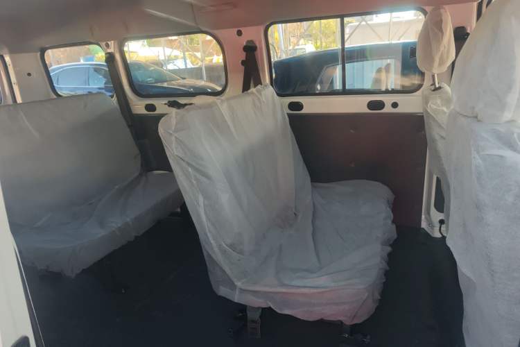 Used Wuling Yangguang 2024 300KM Comfort Version Passenger Van 75kW
