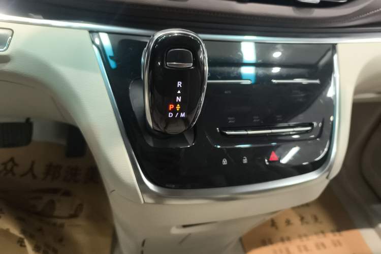 Used Buick GL8 2023 Land Executive Class Comfort Model
