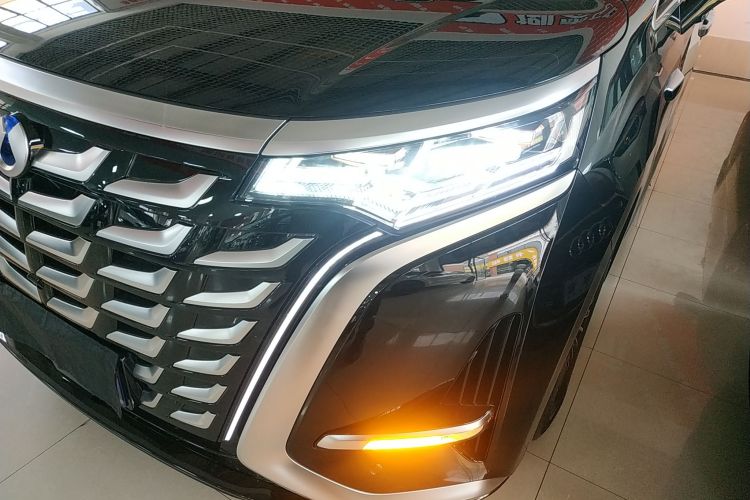 Used Denza D9 2025 DM-i Intelligent Drive 1020 Four-Wheel Drive Flagship Model