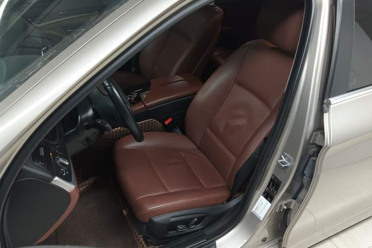 Used BMW 5 Series 2014 520Li Elegant Model
