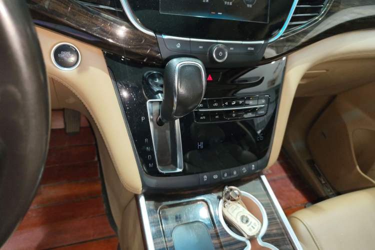 Used Buick GL8 2018 ES 28T Flagship Model China VI Standard
