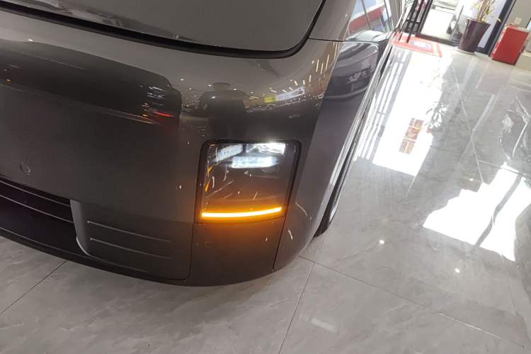 Used Li Auto MEGA 2024 Ultra Model
