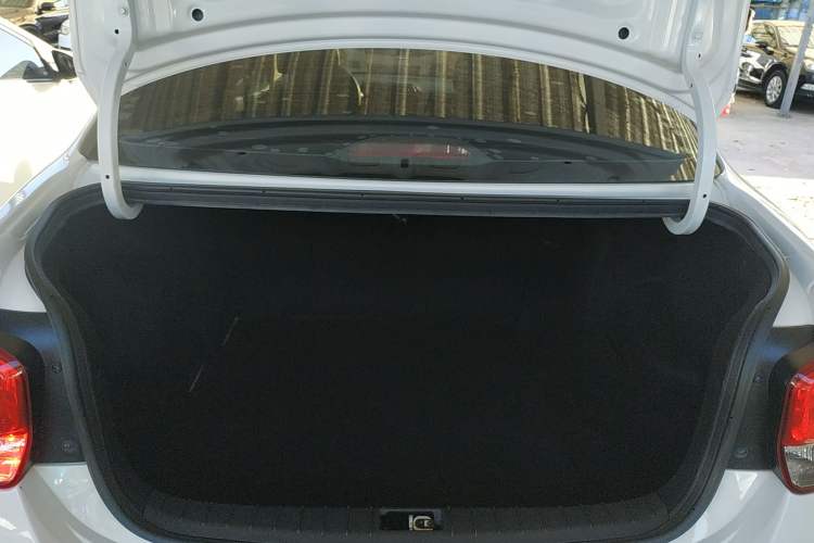 Used Hyundai Verna 2017 1.4L Manual Refreshed Version China VI Standard
