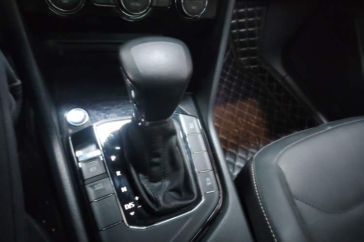 Used Volkswagen Tiguan L 2019 Updated Version 330TSI Automatic Two-Wheel Drive Panoramic Comfort Edition China VI Standard
