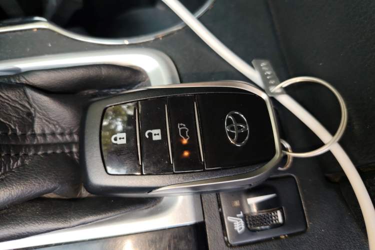 Used Toyota Highlander 2018 2.0T Four-Wheel Drive Prestige Version 7 Seats China VI Standard
