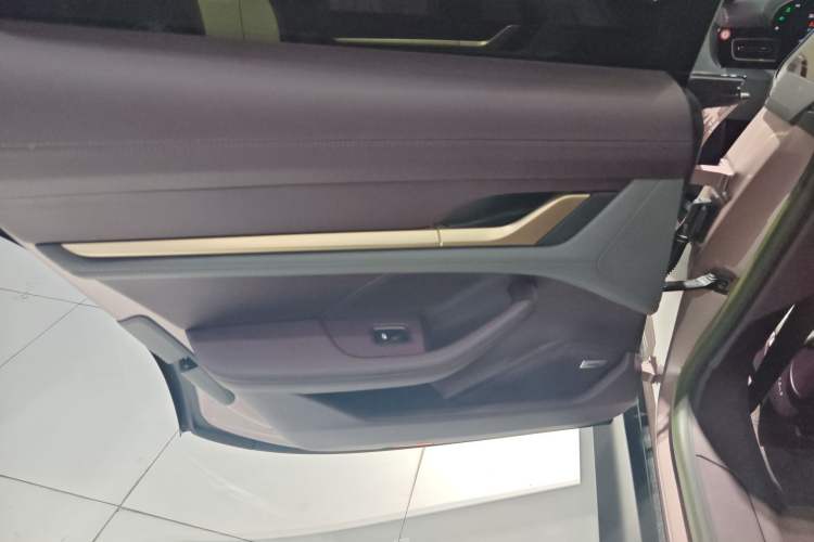 Used Porsche Taycan 2022-Year Updated Taycan
