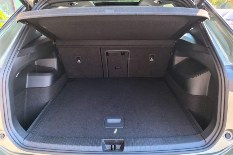 Used Volkswagen Tayron 2025 Tiguan L 380TSI 4Motion Luxury
