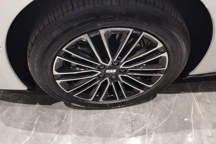 Used  Galaxy 8 2025 130km EM-i Deluxe Edition