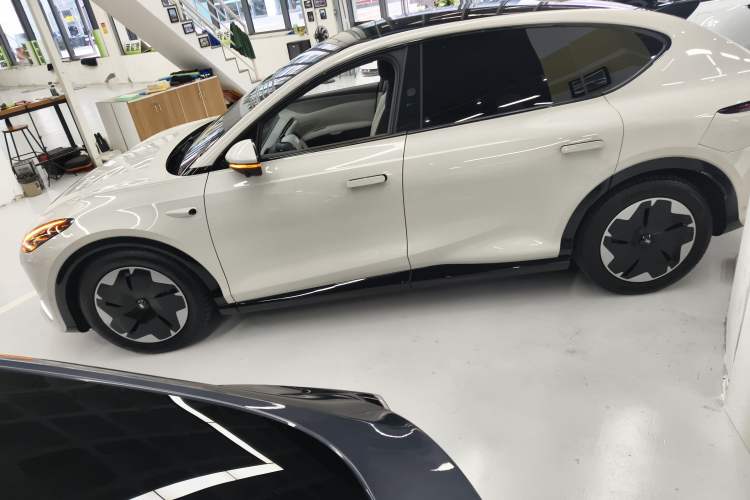 Used  LS7 2023 90 kWh Elite Rear-Drive Version
