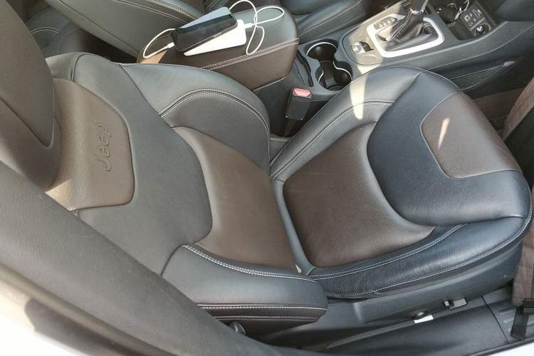 Used  Cherokee 2017 2.4L Leading Smart Edition
