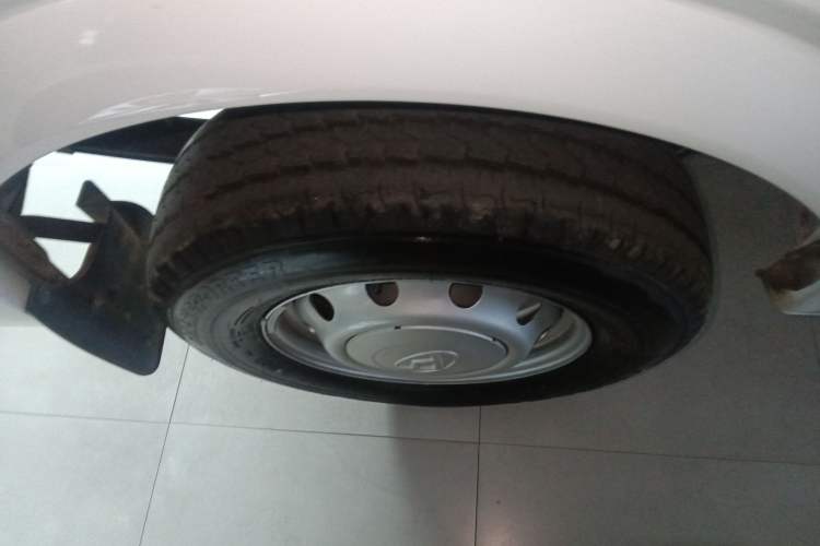 Used SAIC MAXUS Xintu V80 2023 2.0T AMT Classic Aoyuntong Short Wheelbase Mid-Roof 5/6-Seater
