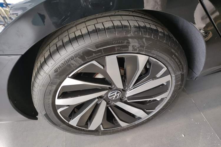 Used Volkswagen Passat 2025 Outstanding Model 380TSI Dragon Glory Edition
