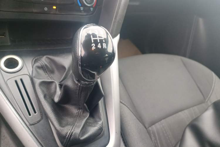 Used Ford Focus 2015 Hatchback 1.6L Manual Comfort Edition
