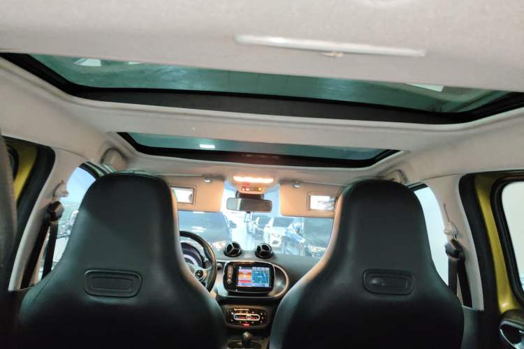 Used  forfour 2016 0.9T 66 kW Pioneer Edition
