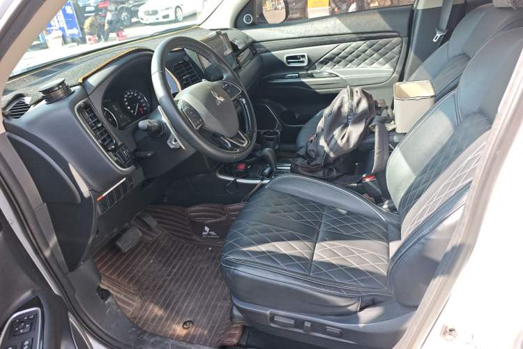 Used Mitsubishi Outlander 2020 2.4L 4x4 Zhi Xiang Edition 5 Seats