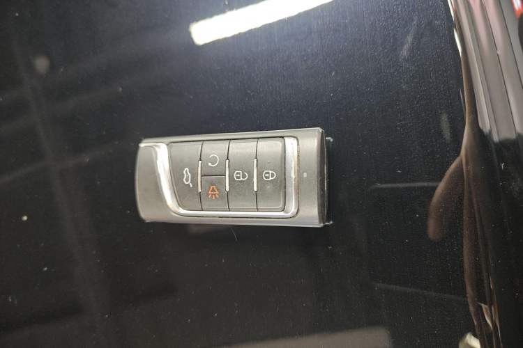 Used GAC Trumpchi GS8 2017 320T Two-Wheel Drive Luxury Smart Connectivity Version (7 Seats)
