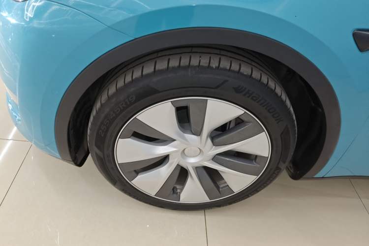 Used Tesla Model Y 2022 Long-Range All-Wheel-Drive Version