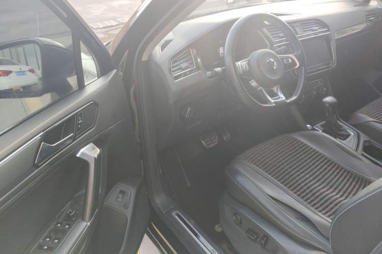 Used Volkswagen Tiguan L 2021 330TSI Automatic Two-Wheel Drive R-Line Enhanced Edition
