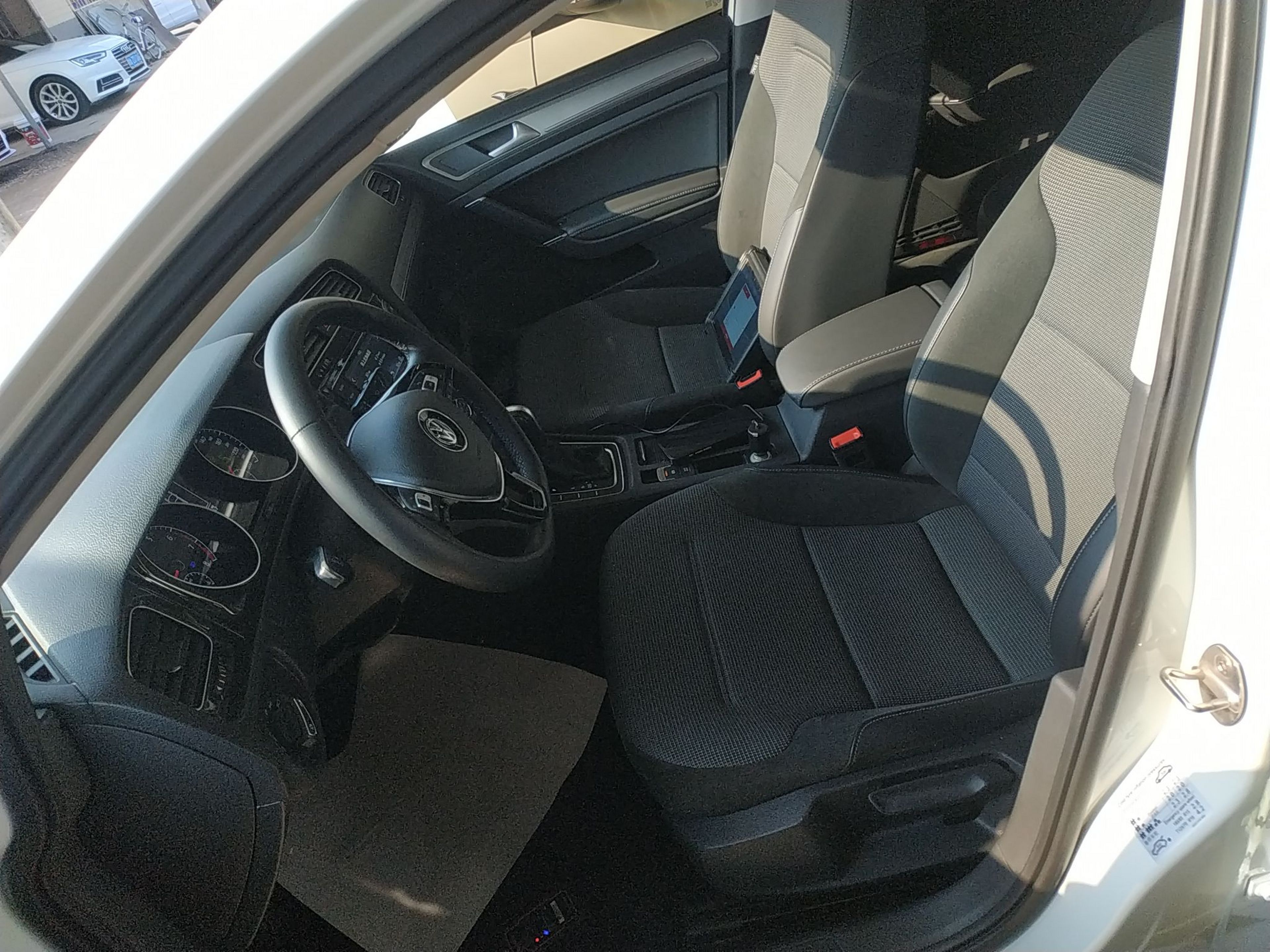 Переднее сиденье в автомобиле