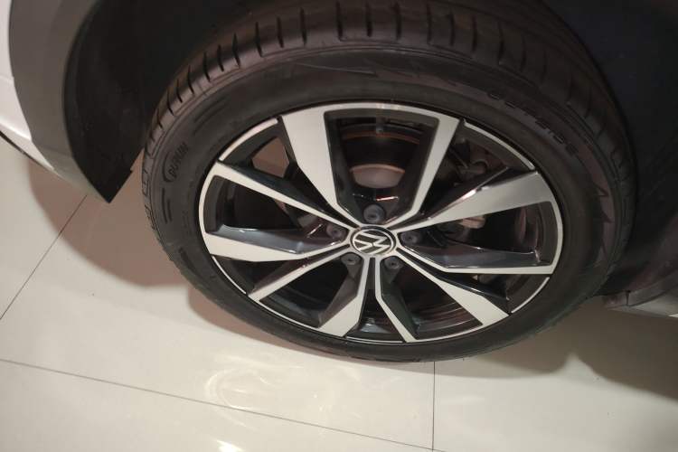 Used Volkswagen T-ROC 2023 300TSI DSG Two-Wheel-Drive Chen Guang Edition