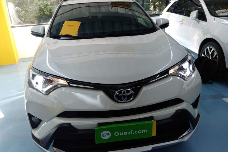 Used Toyota RAV4 2016 2.0L CVT Two-Wheel Drive Fashion Edition China V Standard
