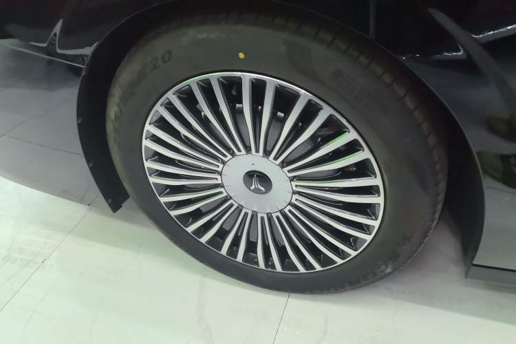 Used VOYAH Dream 2025 PHEV Four-Wheel-Drive Flagship Kunpeng Edition
