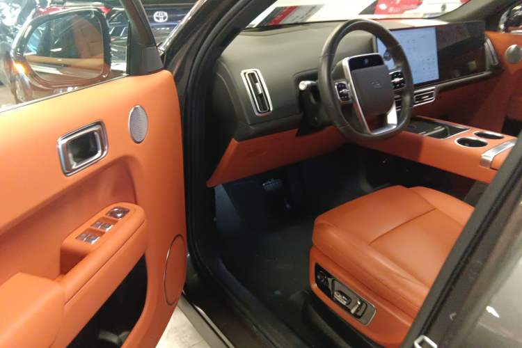 Used Li Auto L8 2023 Pro Model
