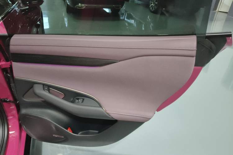 Used  SU7 2024 Rear-Drive Ultra-Long Range Advanced Pro-Level Intelligent Driving Version
