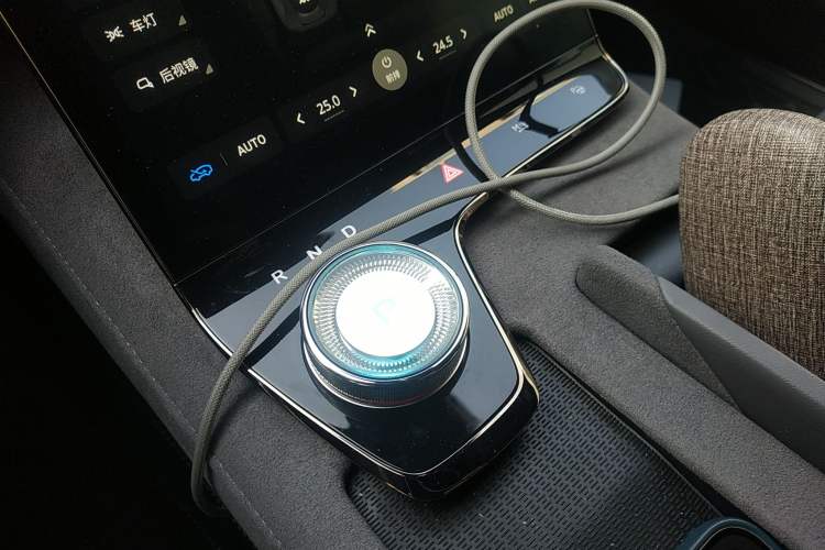 Used VOYAH PASSION 2024 PHEV Four-Wheel Drive Ultra-Long Range Executive Edition
