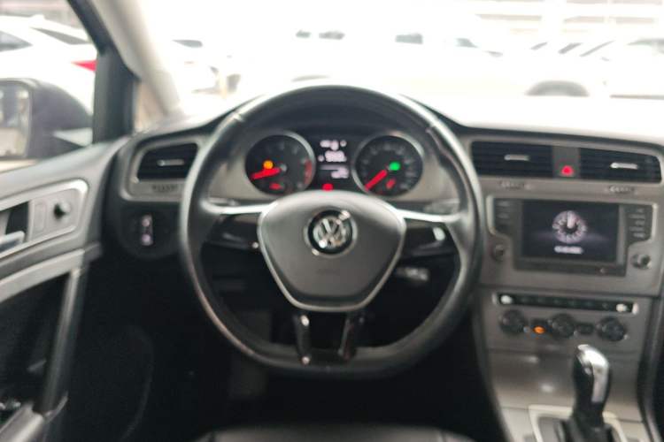Used Volkswagen Golf 2016 1.6L Automatic Fashion Model