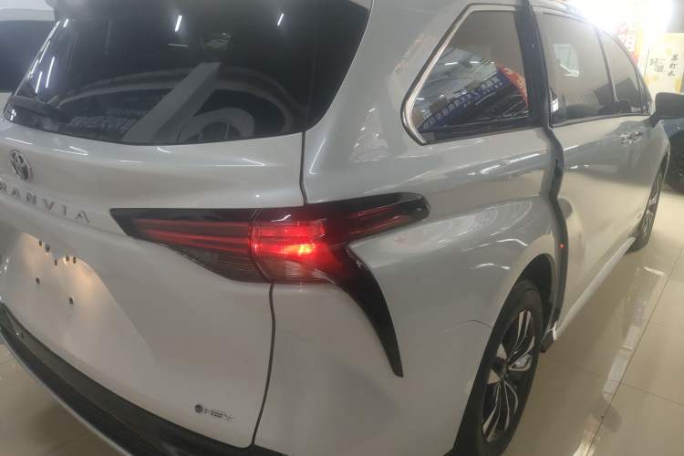 Used Toyota Granvia 2024 2.5L Hybrid Luxury Edition
