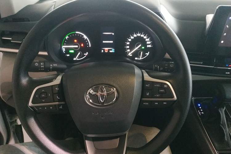 Used Toyota Granvia 2024 2.5L Hybrid Comfort Edition
