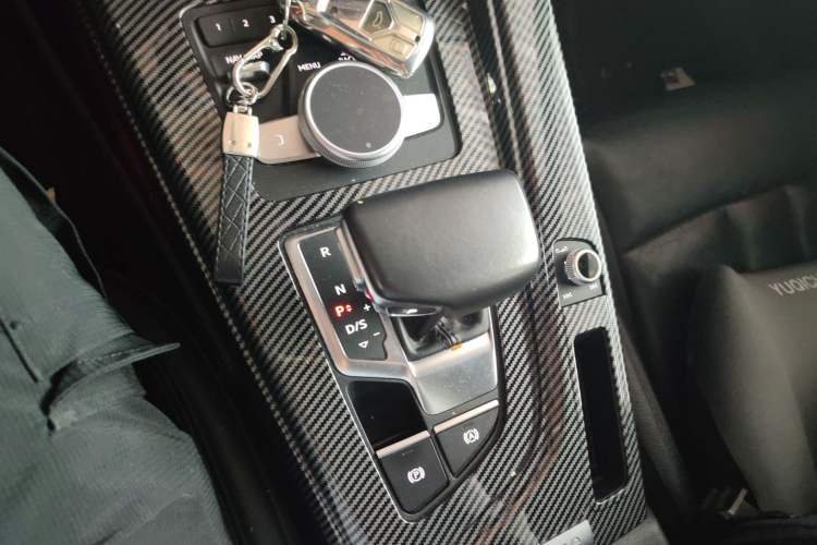 Used Audi A4L 2018 30th Anniversary Edition 40 TFSI Fashion Model
