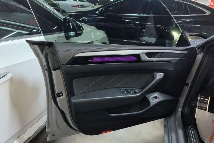 Used Volkswagen FAW-Volkswagen CC 2023 380TSI Striking Edition
