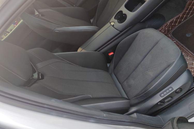 Used Volkswagen ID.UNYX 2024 Pro Long-Range Version