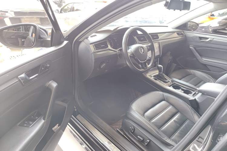 Used Volkswagen Passat 2017 280TSI DSG Luxury Edition
