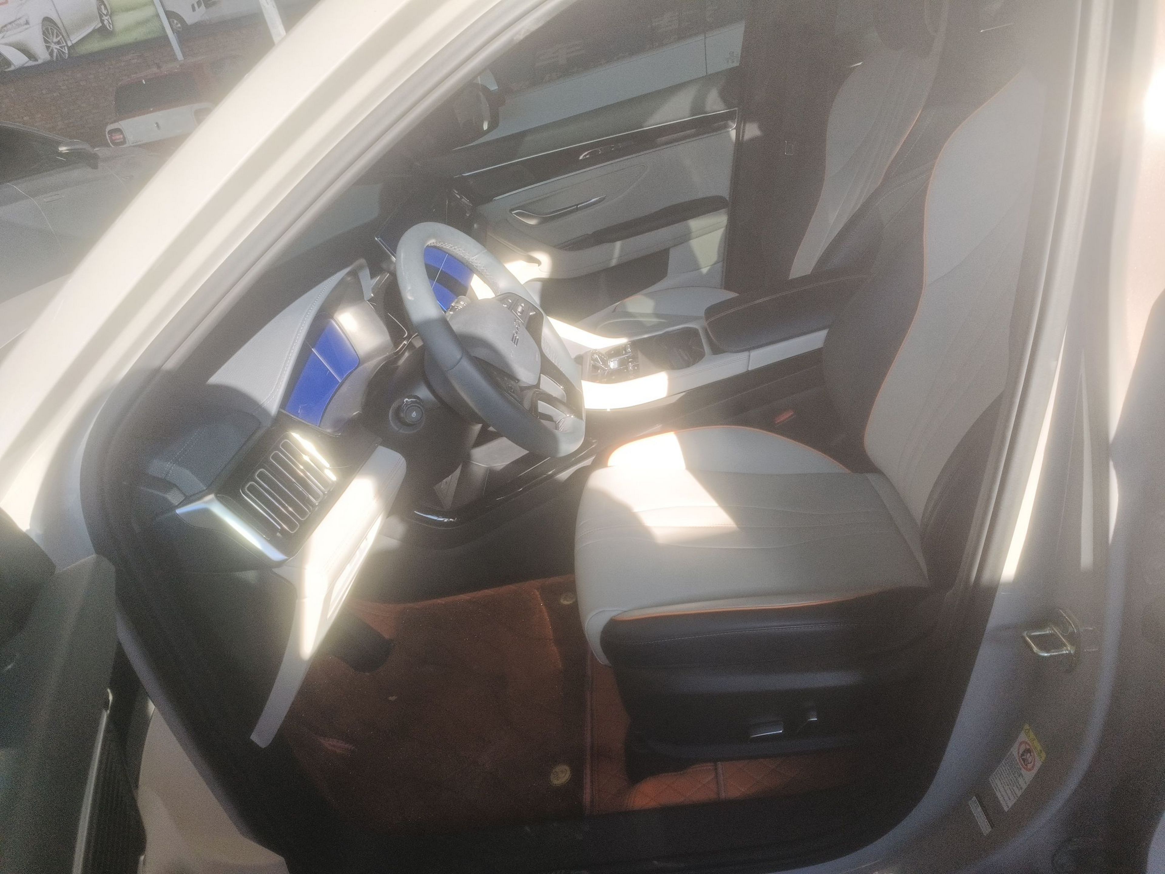 المقاعد الأمامية داخل السيارة