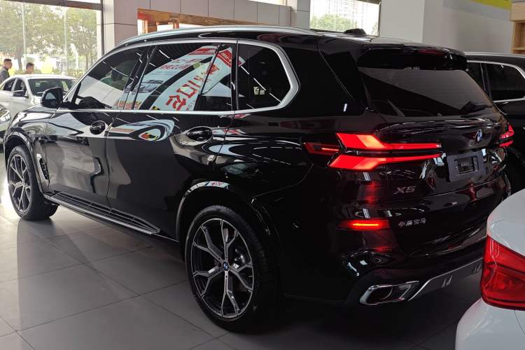 Used BMW X5 2023 xDrive 30Li Luxury M Sport Package