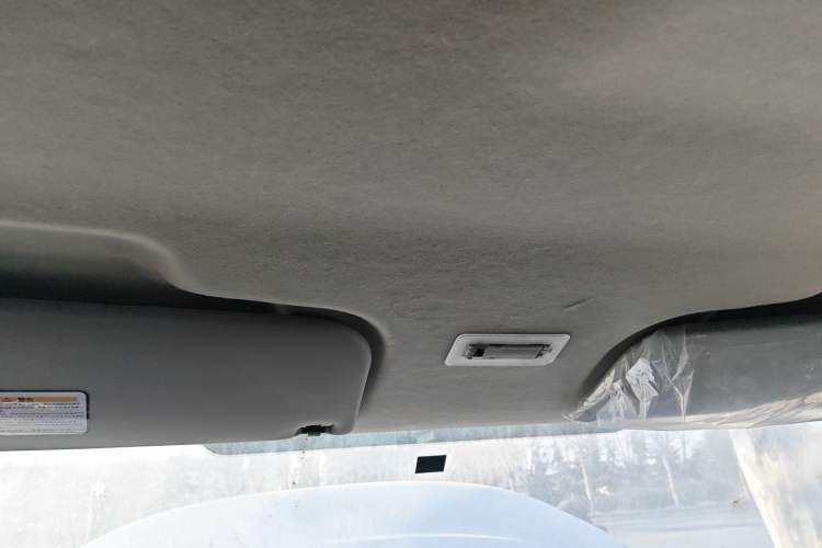 Used JMC Fushun 2022 2.0T Manual Van Short Wheelbase Mid-Height Roof 3-Seater
