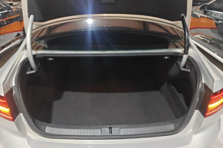 Used Volkswagen Magotan 2017 330TSI DSG Leading Model
