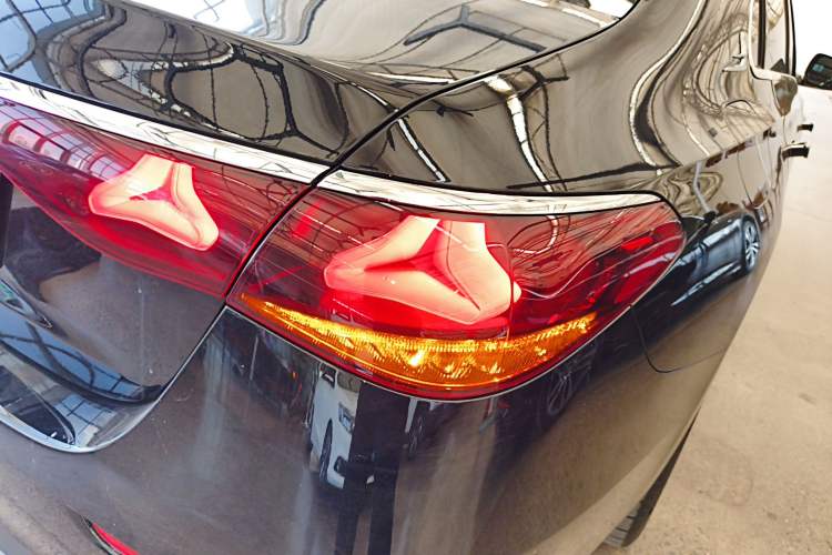 Used Mercedes-Benz E-Class 2025 Facelift E 300 L Luxury Edition
