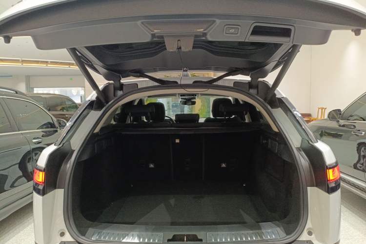 Used Land Rover Range Rover Velar 2019 250 PS